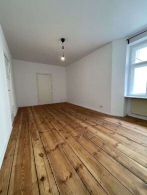 Wohnzimmer - Sofort bezugsfreie 2-Zimmer-Wohnung in Berlin Wedding