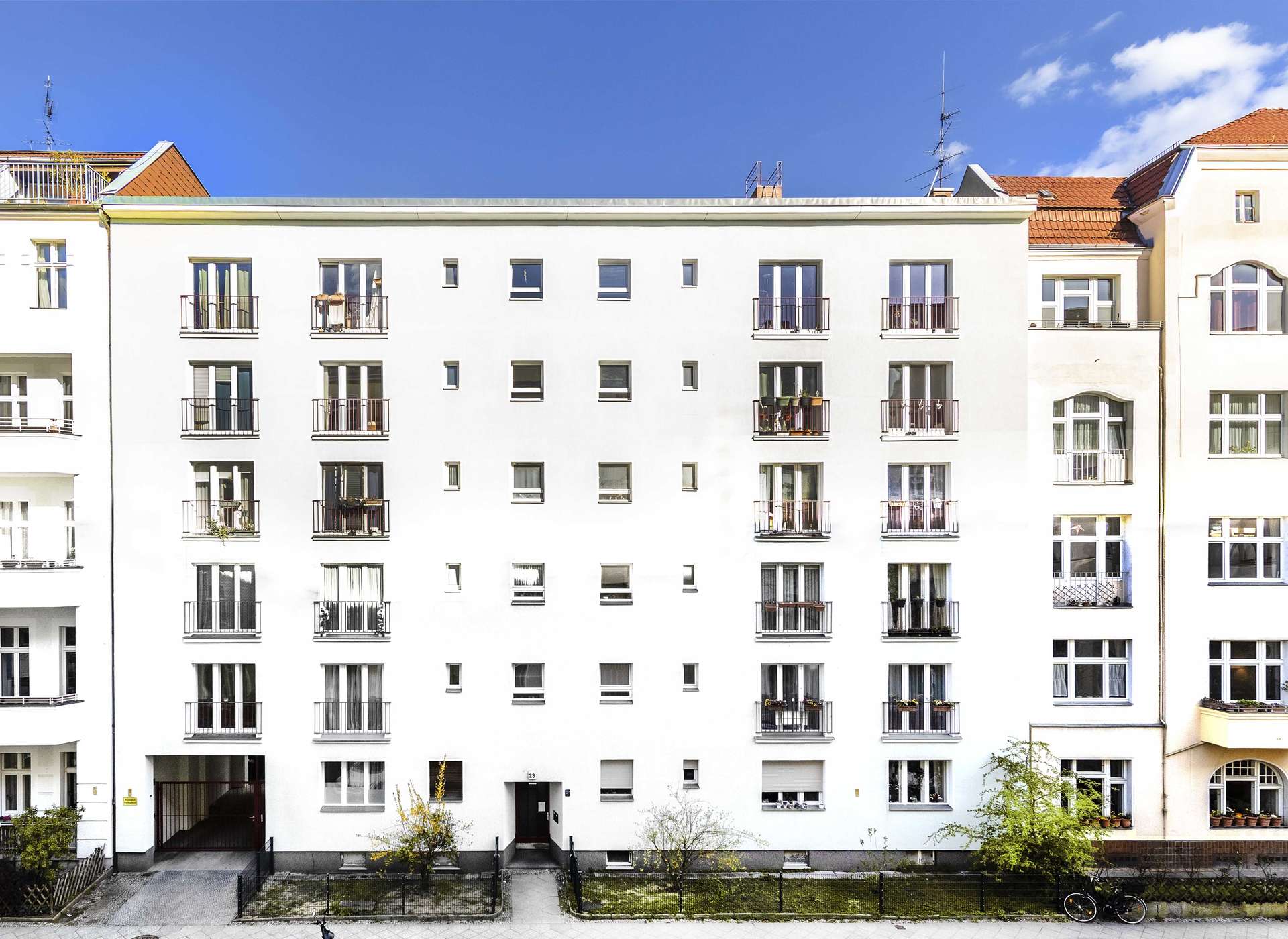 Außenansicht Gebäude - Schmuckstück nahe Ku’damm: 2-Zimmer Wohnung in begehrter Lage