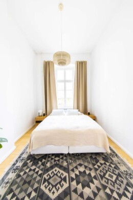 Schlafzimmer - Möblierte 2-Zimmer Designerwohnung in Berlin Mitte