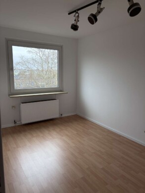 Schlafzimmer - Sofort bezugsfreie 3-Zimmer Wohnung in Berlin Lankwitz mit Balkon und Stellplatz