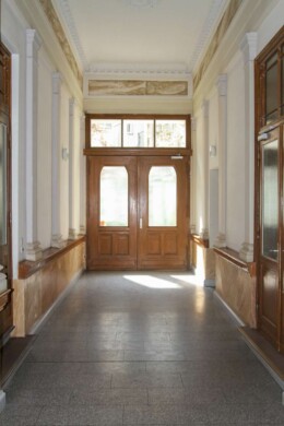 Hausflur Vorderhaus - 2-Zimmer Altbauwohnung Museumsinsel Berlin