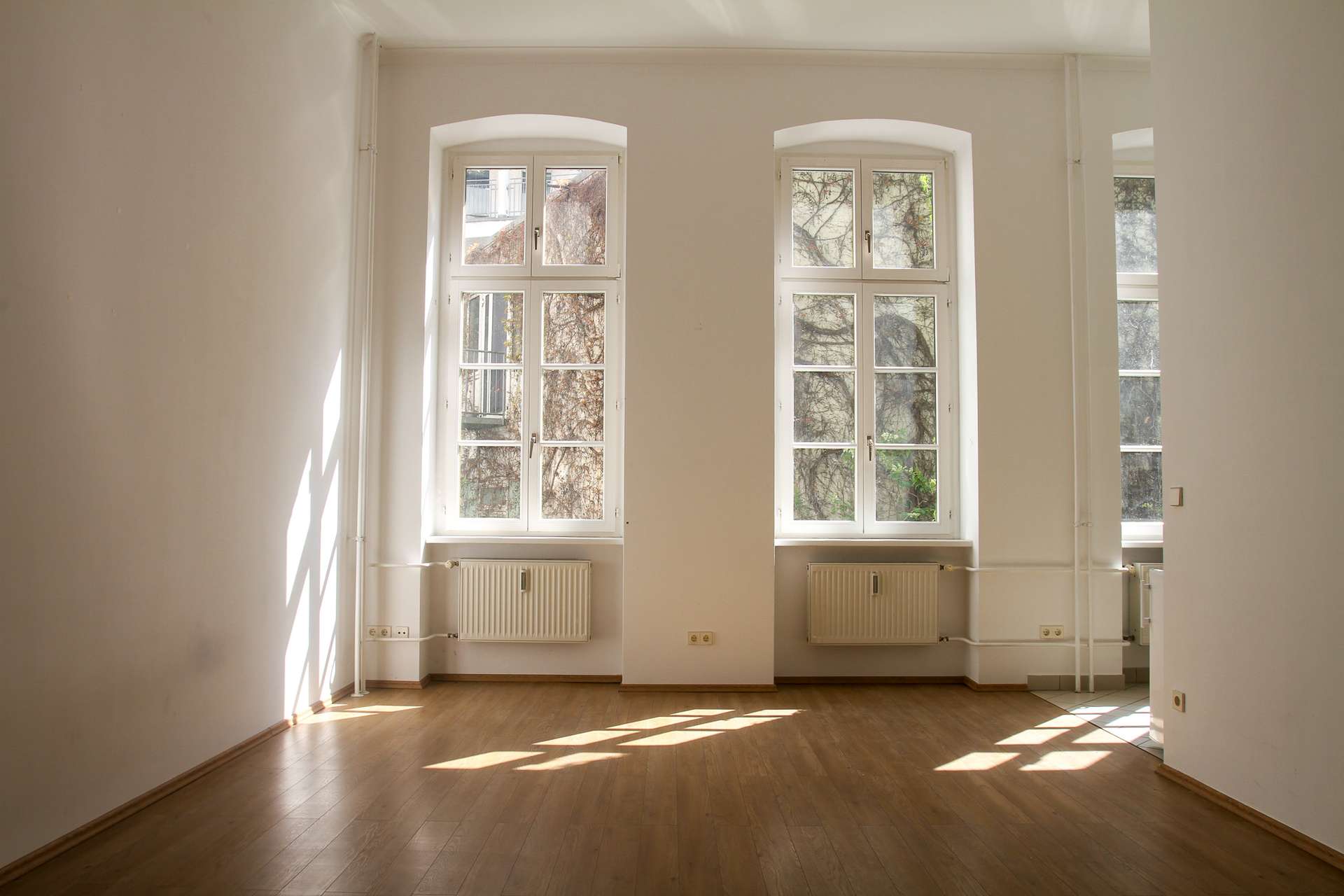 Wohnzimmer - 2-Zimmer Altbauwohnung Museumsinsel Berlin